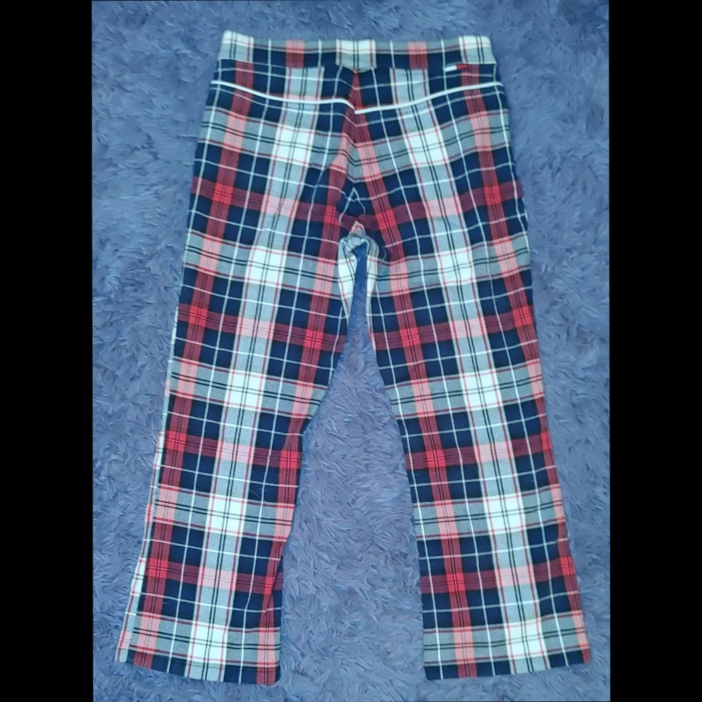 TOMMY HILFIGER Red Black Plaid Cropped Capri Pants Size 7 - Picture 2 of 2
